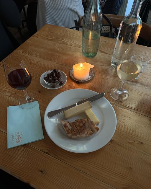 an amsterdam food round up to save for your next trip … very impressed by the food scene here
* wine tasting at @cafebi