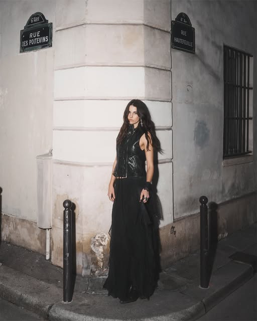 stomping around paris! @anndemeulemeester_official
📸: @shotbyperes
styling @lemarquandlaura
